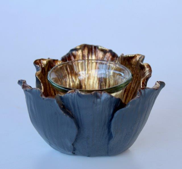 BLACK & GOLD FLOWER TEALIGHT CANDLE  7X10CM